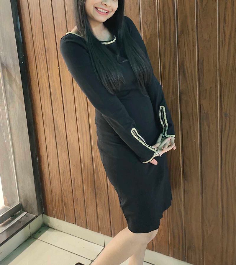 Classic Black Bodycon Dress – Chic &amp; Timeless