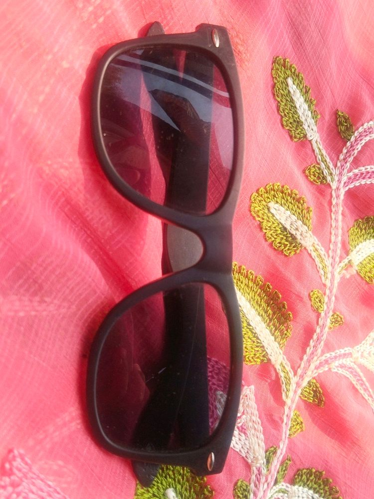 A New Black Party Wear Glasses