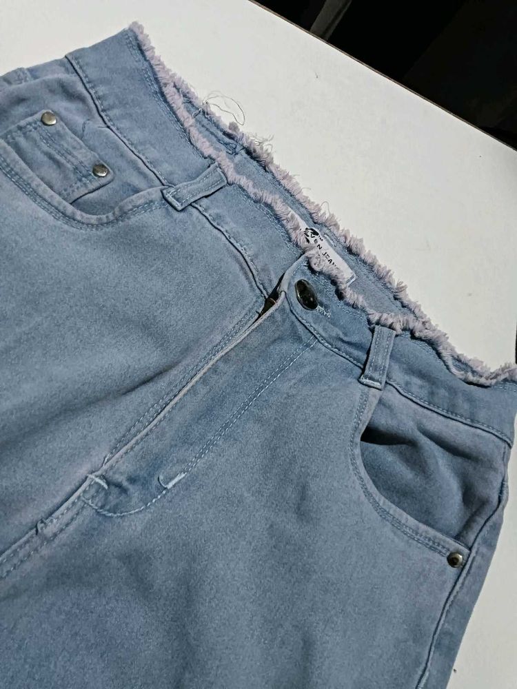 Frayed Hem Light Wash Jeans