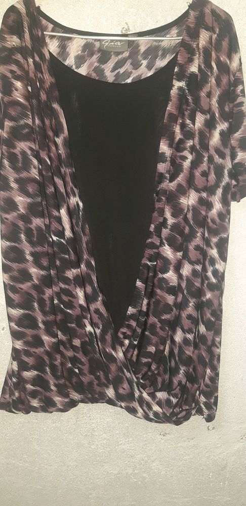 Gia curves tshirt
