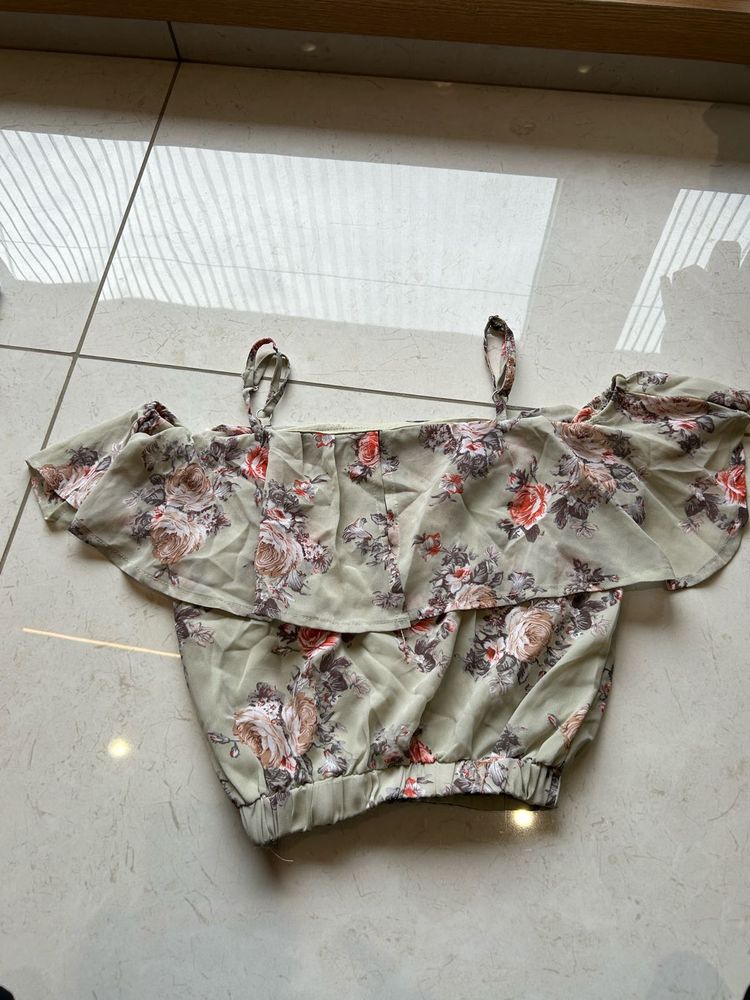 Floral Off-Shoulder Ruffle Top