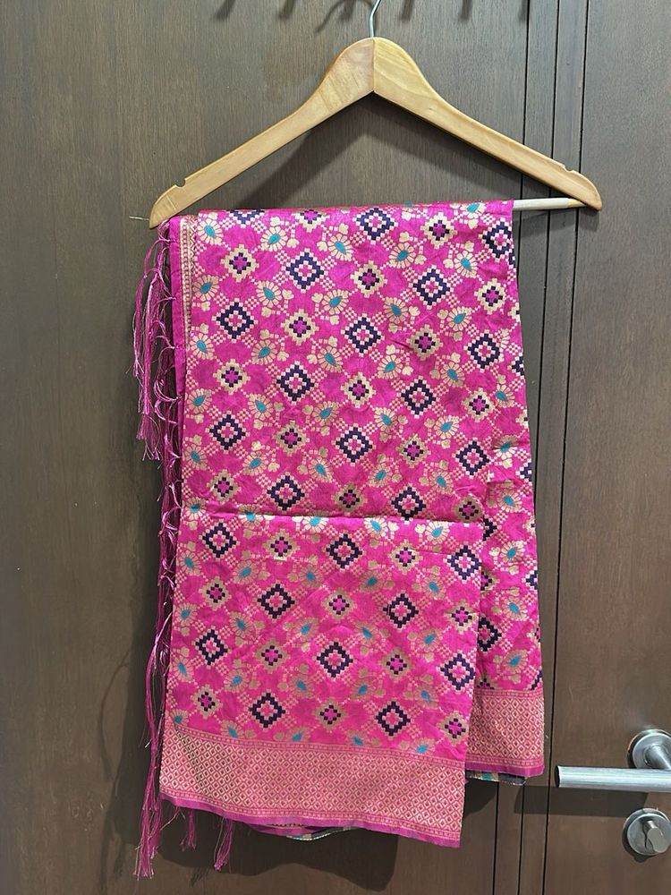 Vibrant Pink Banarasi-Inspired Dupatta with Geomet
