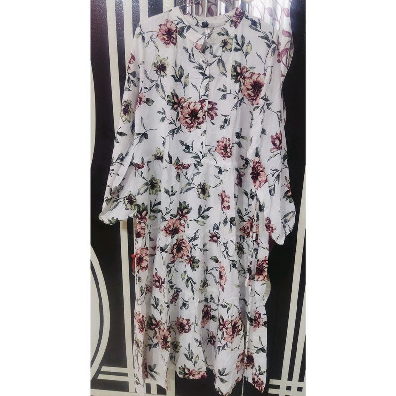 White Classy Floral Tshirt Dress