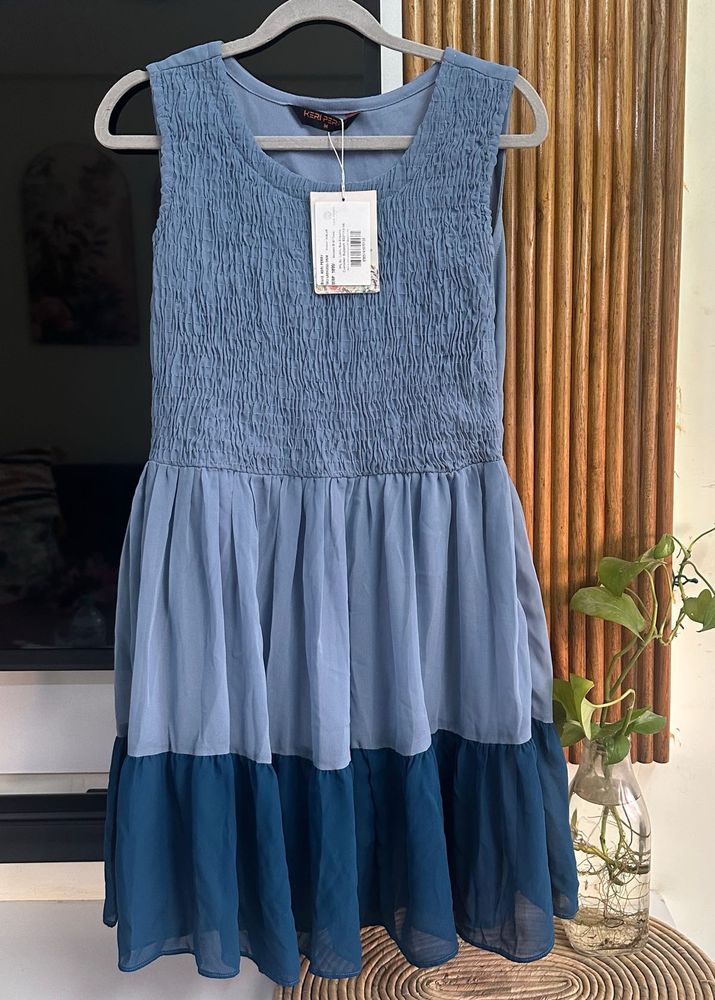 Blue Sleeveless Ruffle Dress. Size: 34-36
