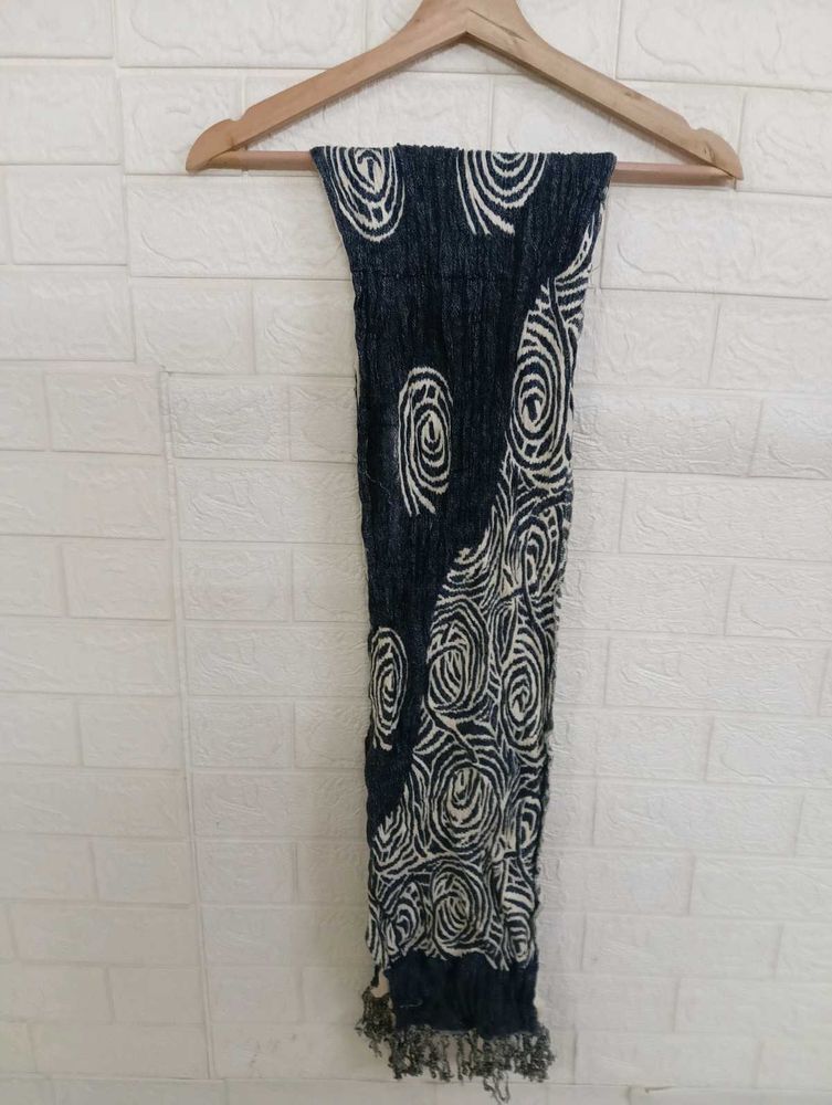 Stylish Black &amp; White Scarf