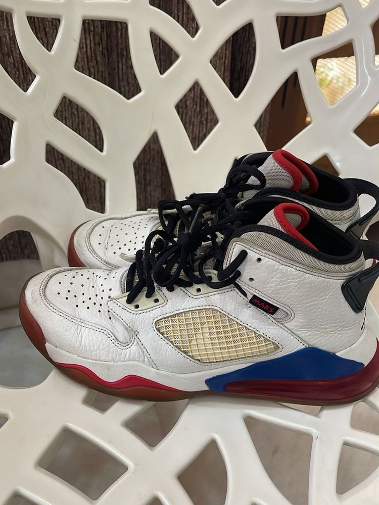 Air Jordan Mars 270
