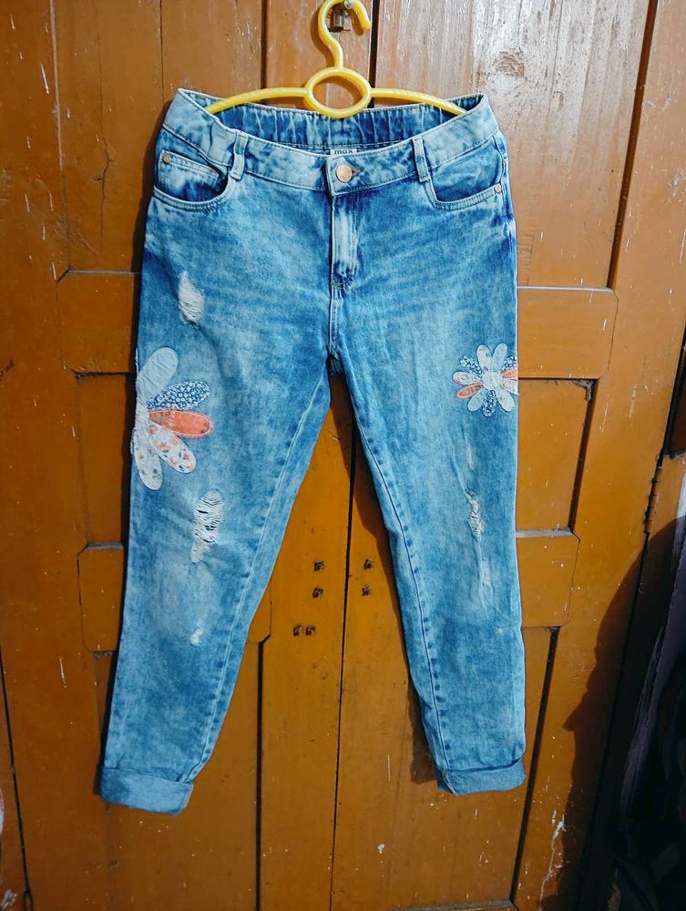 Girl&#39;s Distressed Denim Jeans
