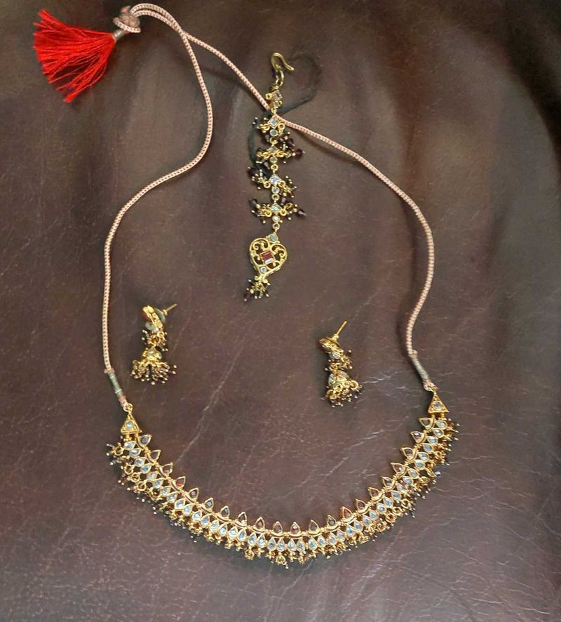 Bridal Jewellery Set with Garnets, Kundan stones