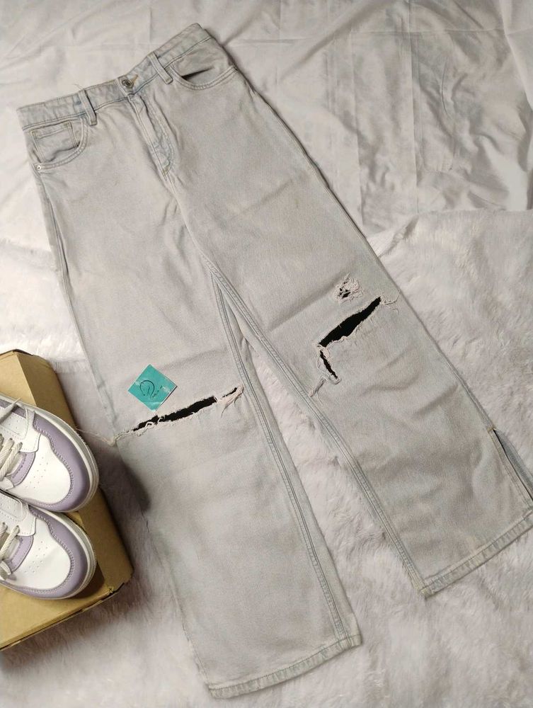 🤌😌Ripped Light Wash Jeans😌🤌