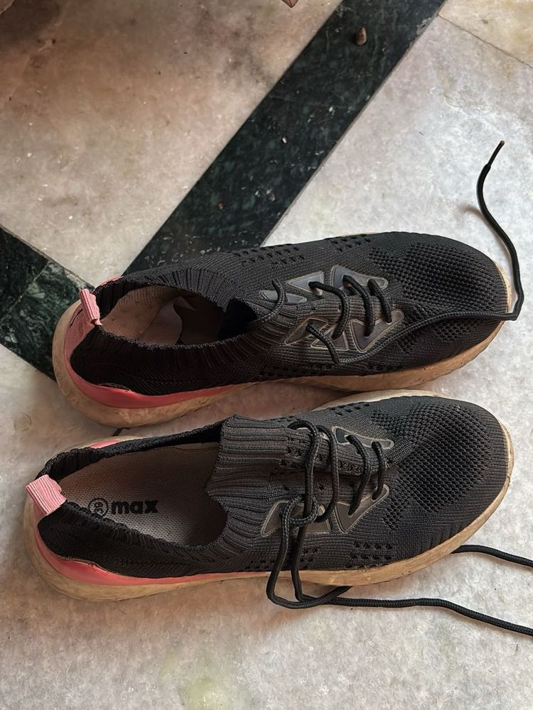 Comfortable Black MAX Sneakers