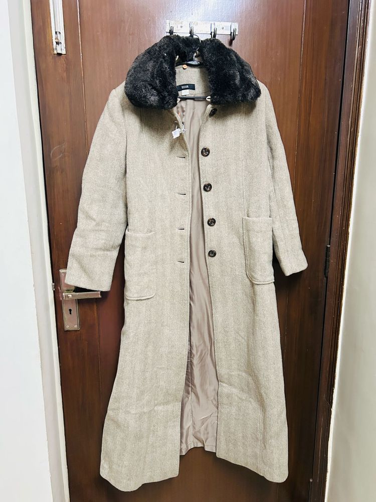 Elegant Beige Trench Coat with detachable fuax fur