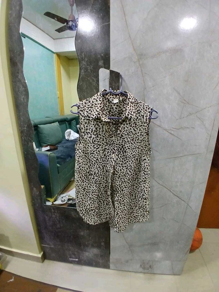 Leopard Print Sleeveless Blazer