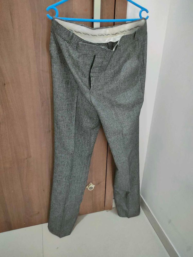 Grey Textured Trousers🤍