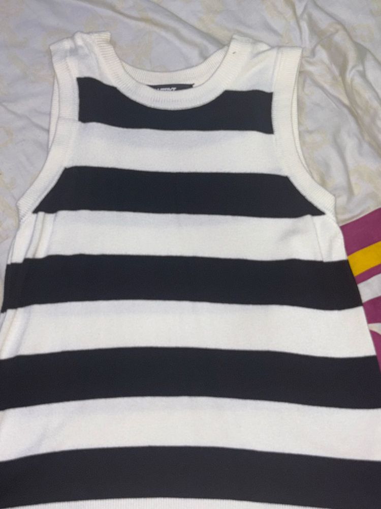 White And Black Horizontal Top From Outryt