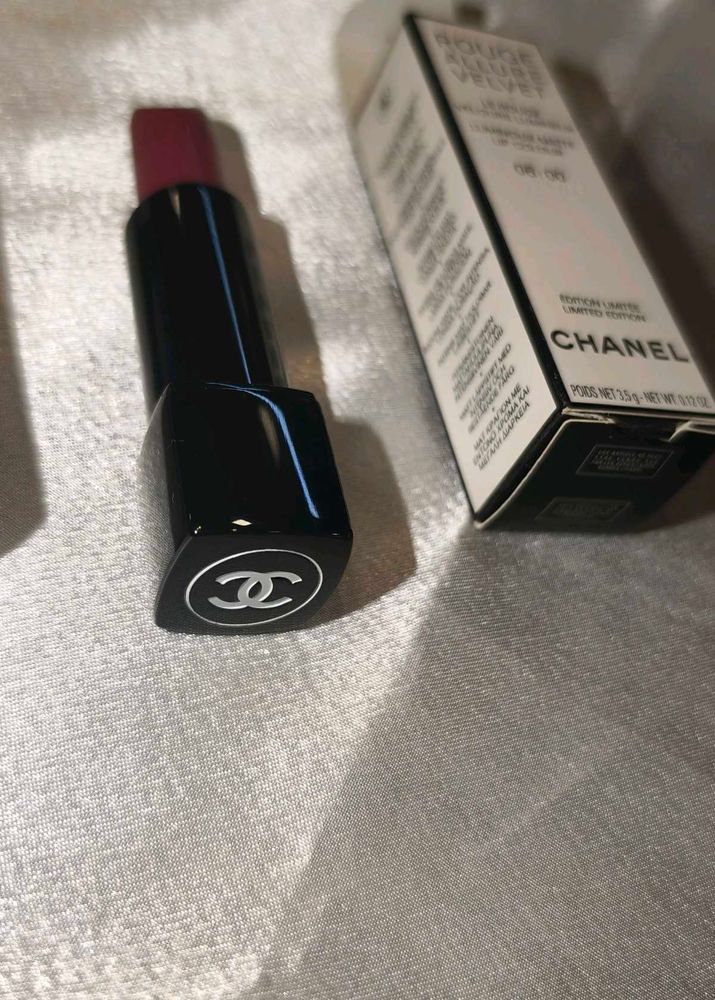 Chanel Rouge Allure Velvet Lipstick 06