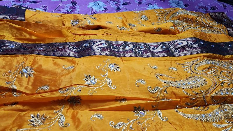 Selling dis Beautiful Jari Work Saree