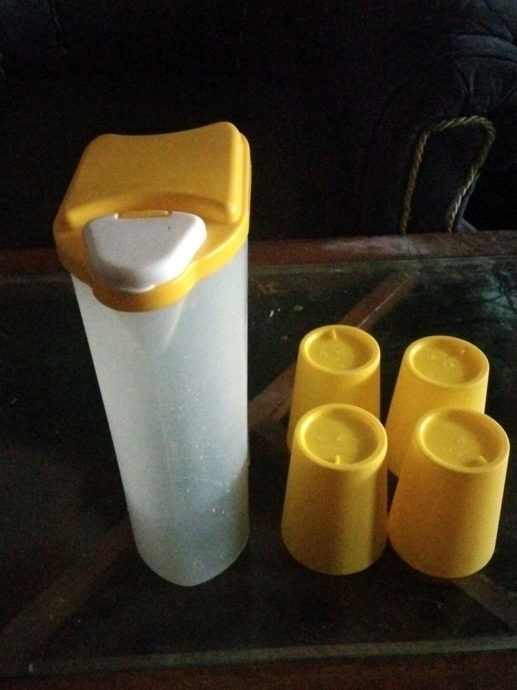 Beautiful 😍❤️ Hard Plastic Container With 4glass