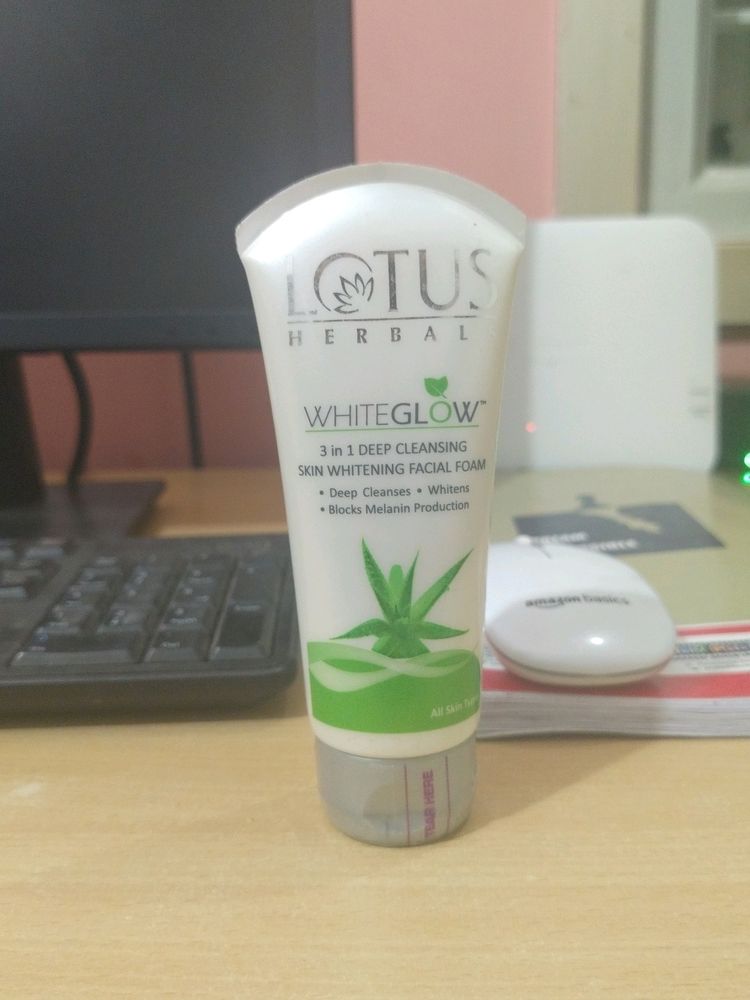 Lotus Herbals Whiteglow Facewash