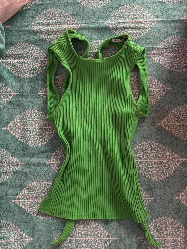 ZARA BACKLESS KNOT TOP🥑