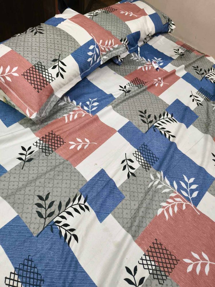 Like New Elastic Bedsheet With 2 Pillow Covers