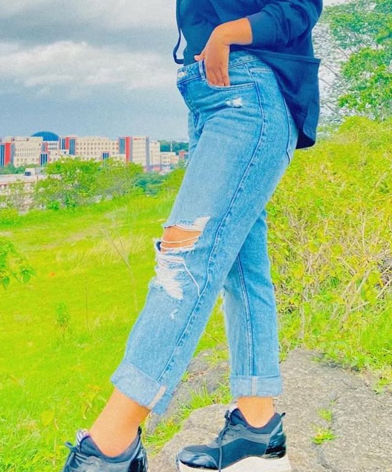Ripped Denim Jeans 👖
