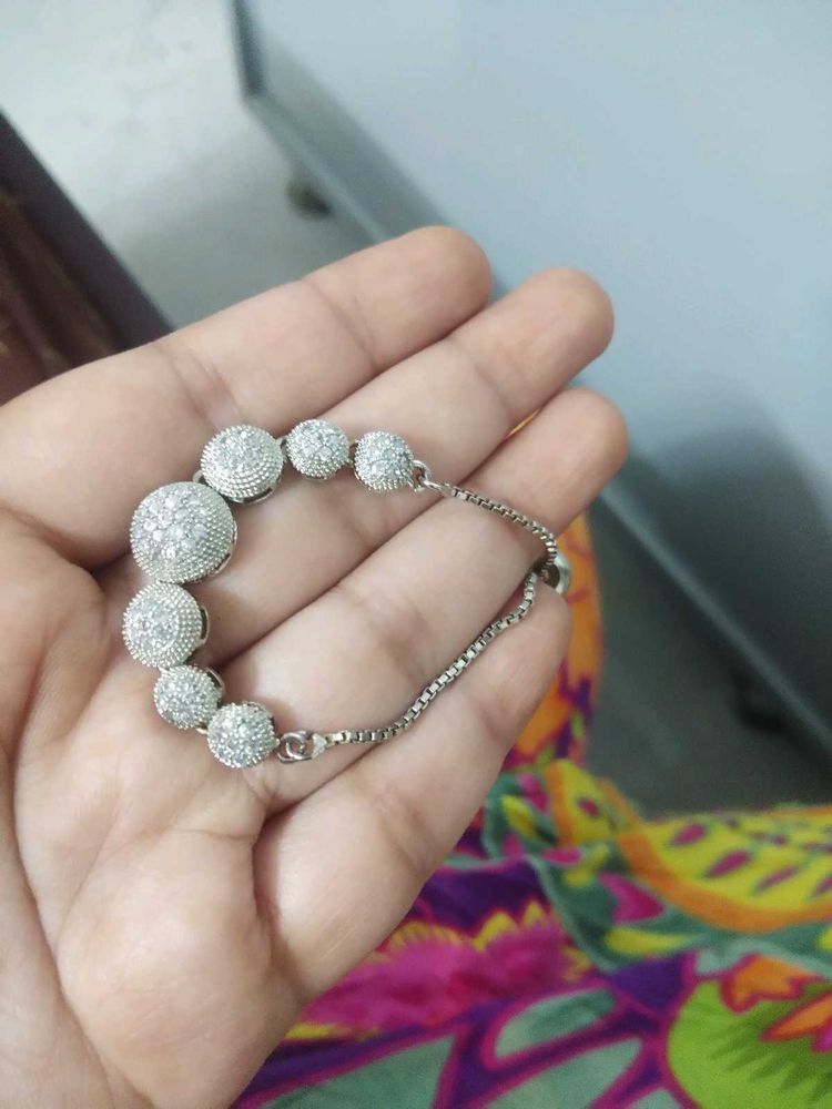 AD Bracelate