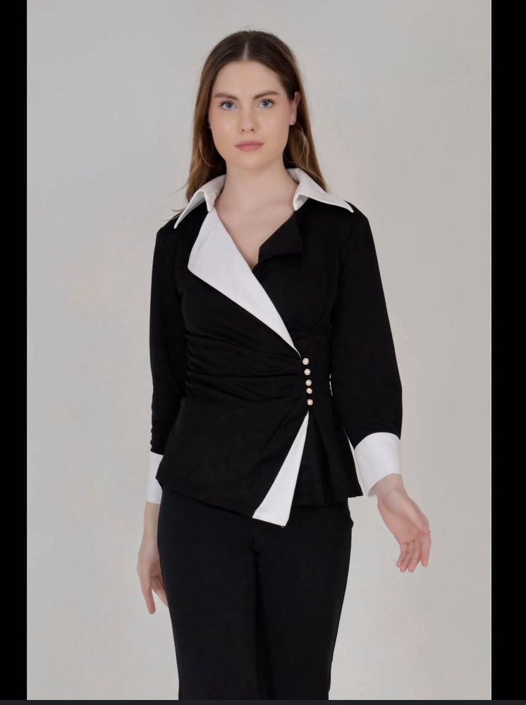 Chic Black &amp; White Top