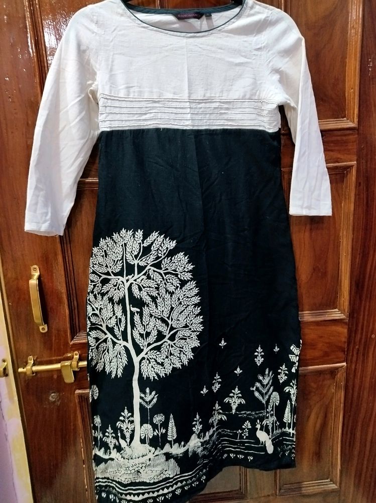 RANGMANCH OFF-WHITE &amp; BLACK KURTI