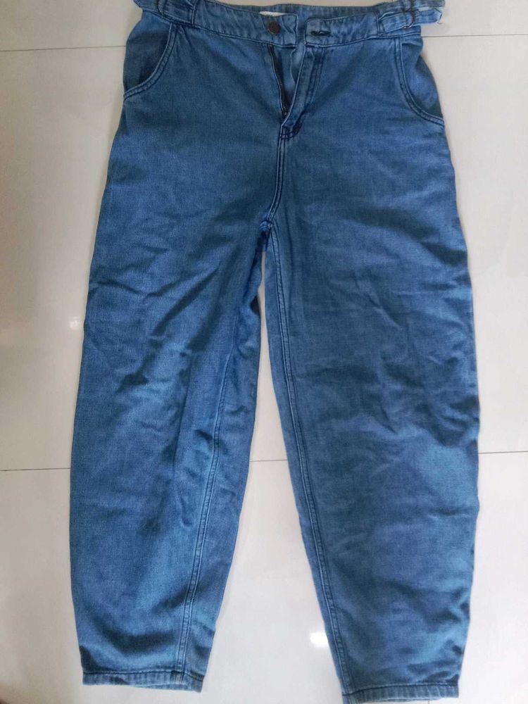 Baggy High-Waisted Jeans