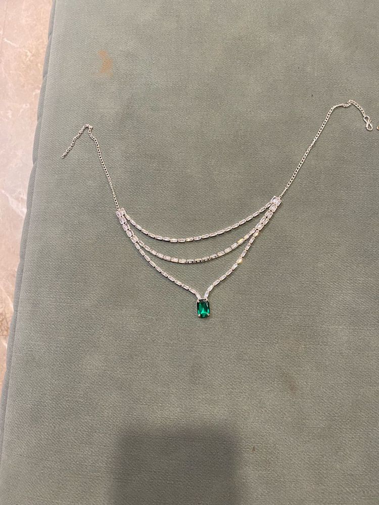 Elegant Silver &amp; Emerald Necklace