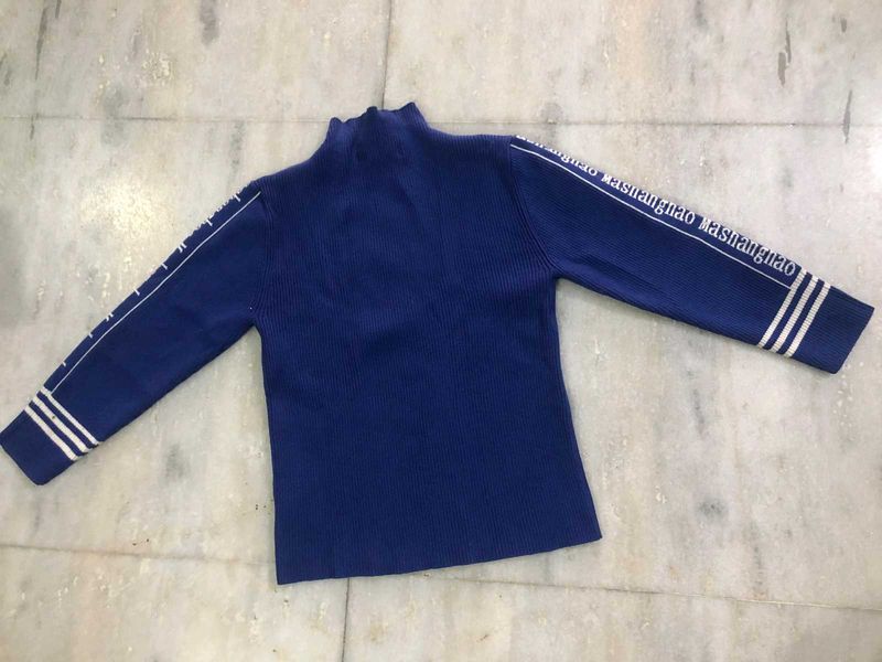 Stylish Blue Knit Top