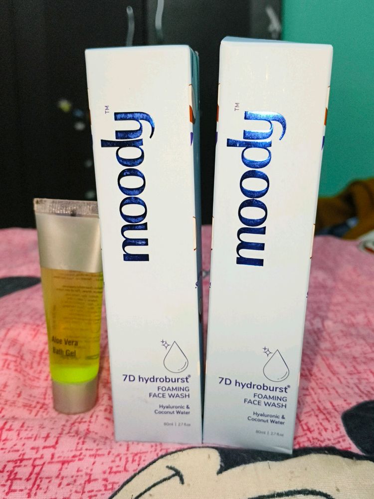 Moody Facewash Of 2 &amp; Mini Aloe vera Bath Gel
