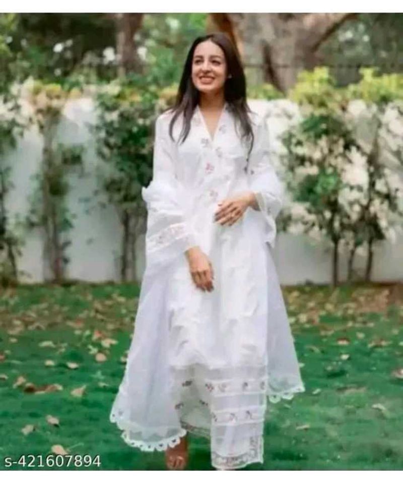 Elegant White Embroidered Kurta Set