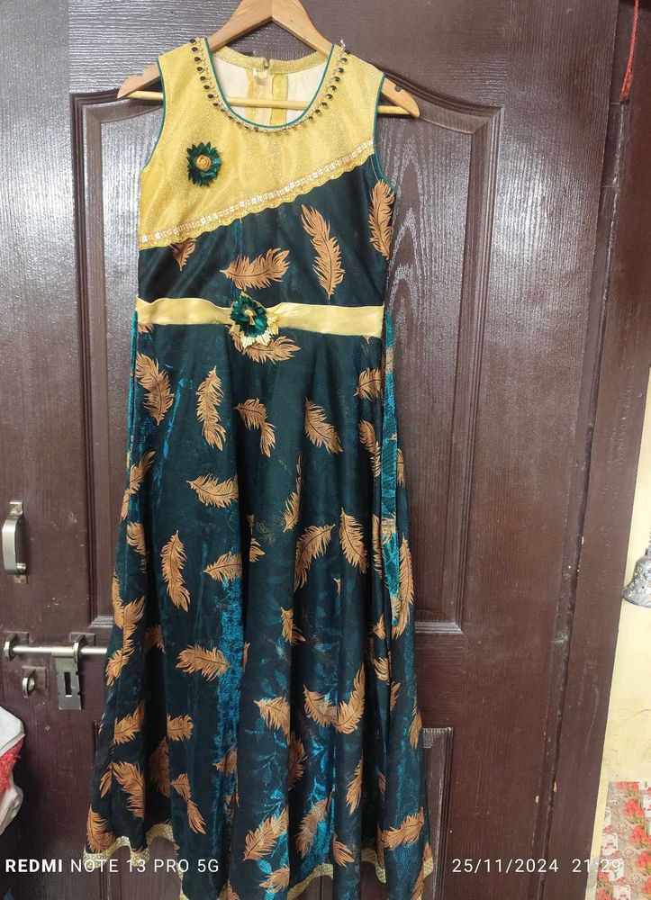 Beautiful Girl&#39;s Gown.. 💚