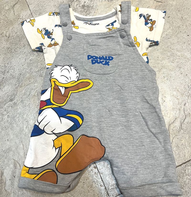 Donald Duck Outfit