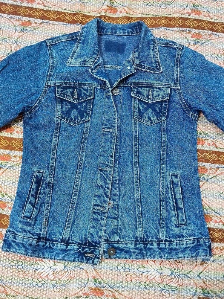 Woman&#39;s Denim Jacket