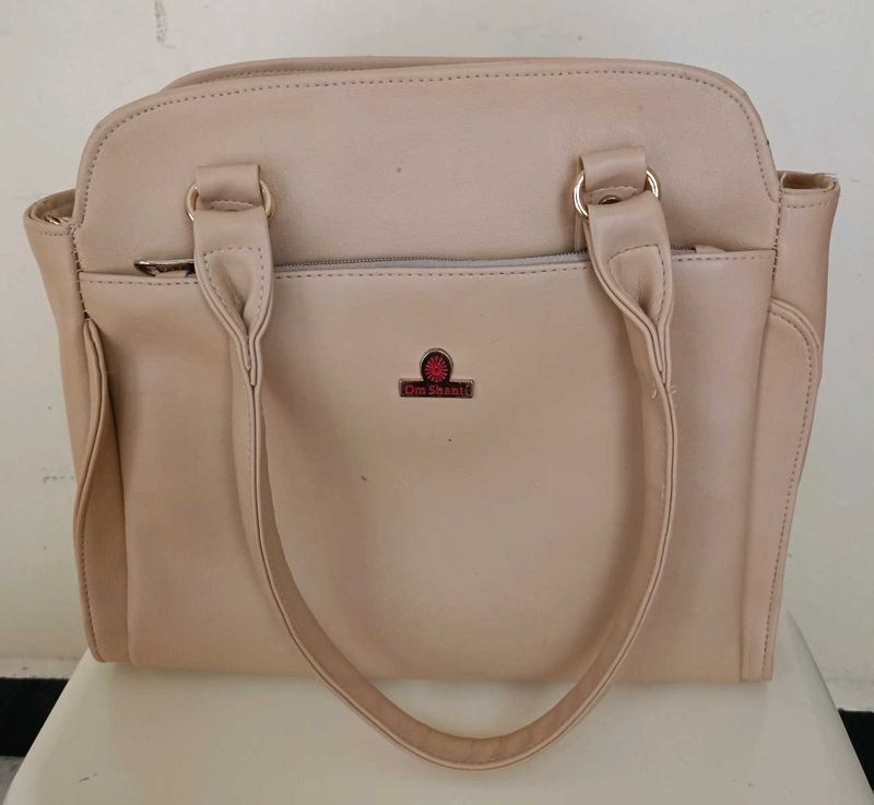 Elegant 👜 with 4 compartments n Spacious
