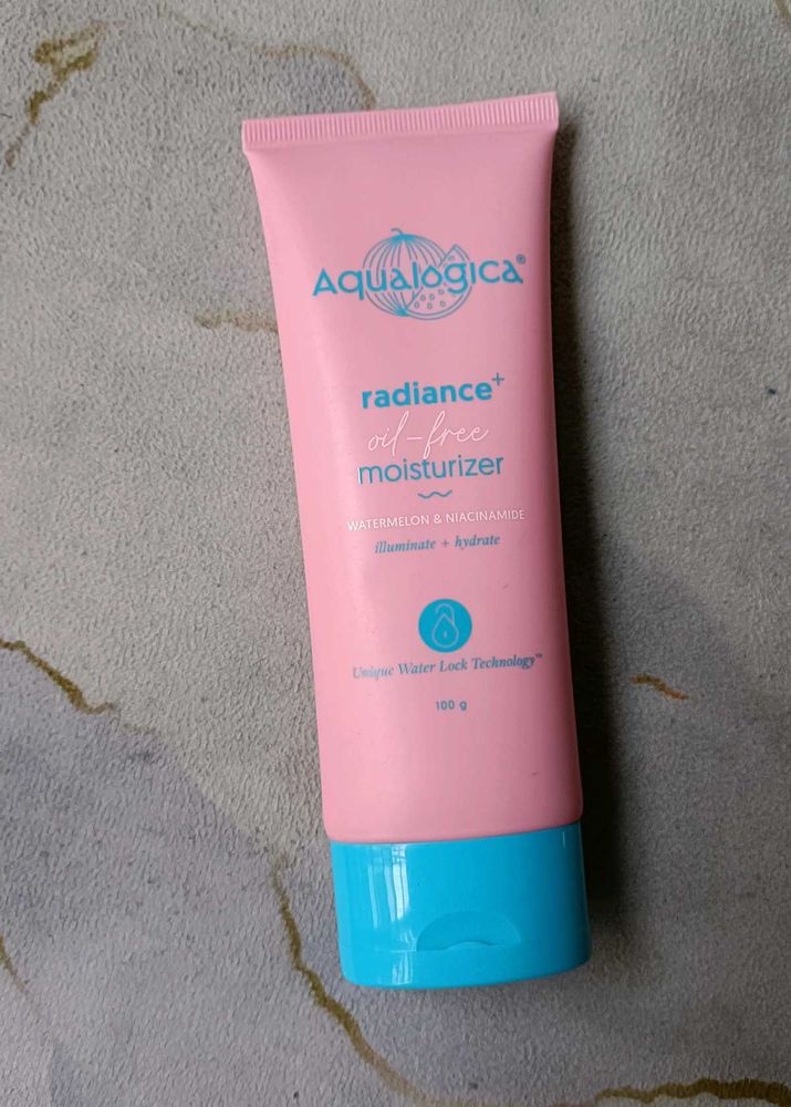 Aqualogica radiance+ oil free moisturizer