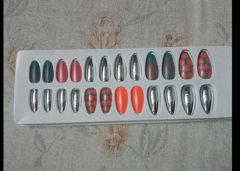 Press-On Nail Set