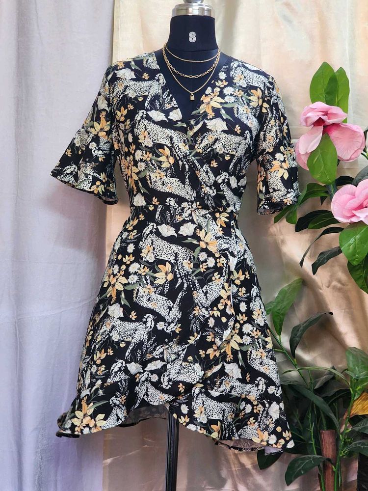 Floral Print Wrap Like Dress With Side Zipper