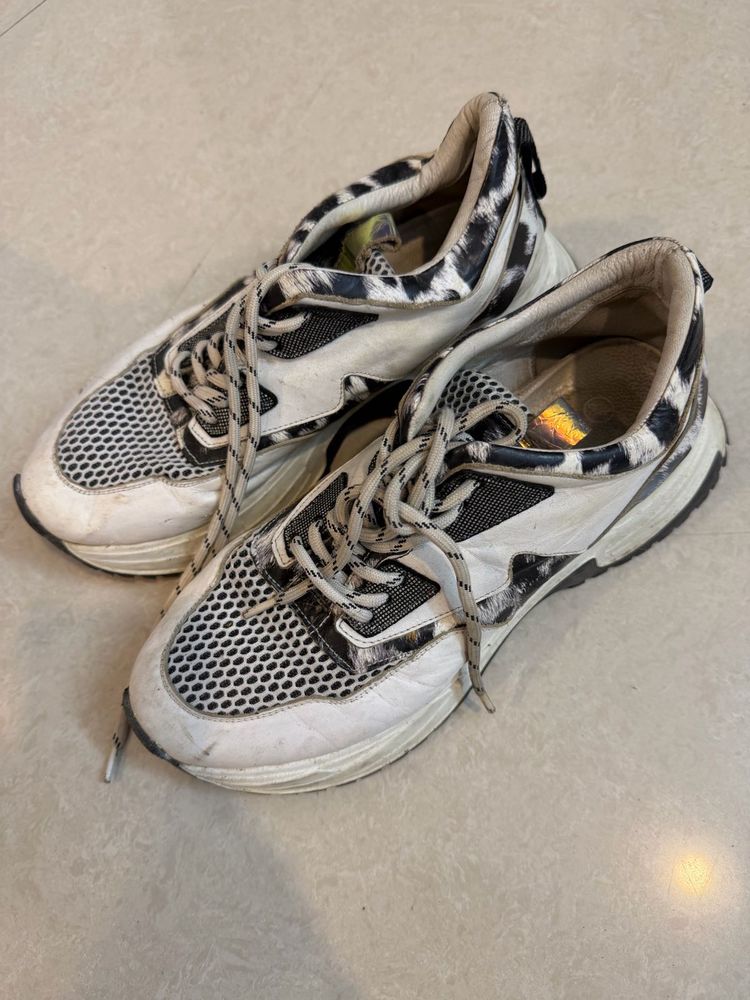Used Cool Pattern Sneakers 39