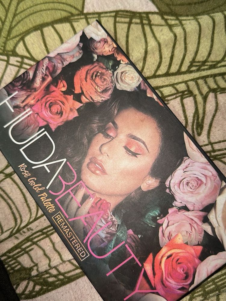 Huda Beauty Eyeshadow Palette