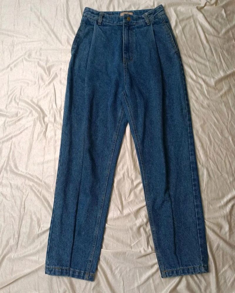 Loose Fit Jeans.