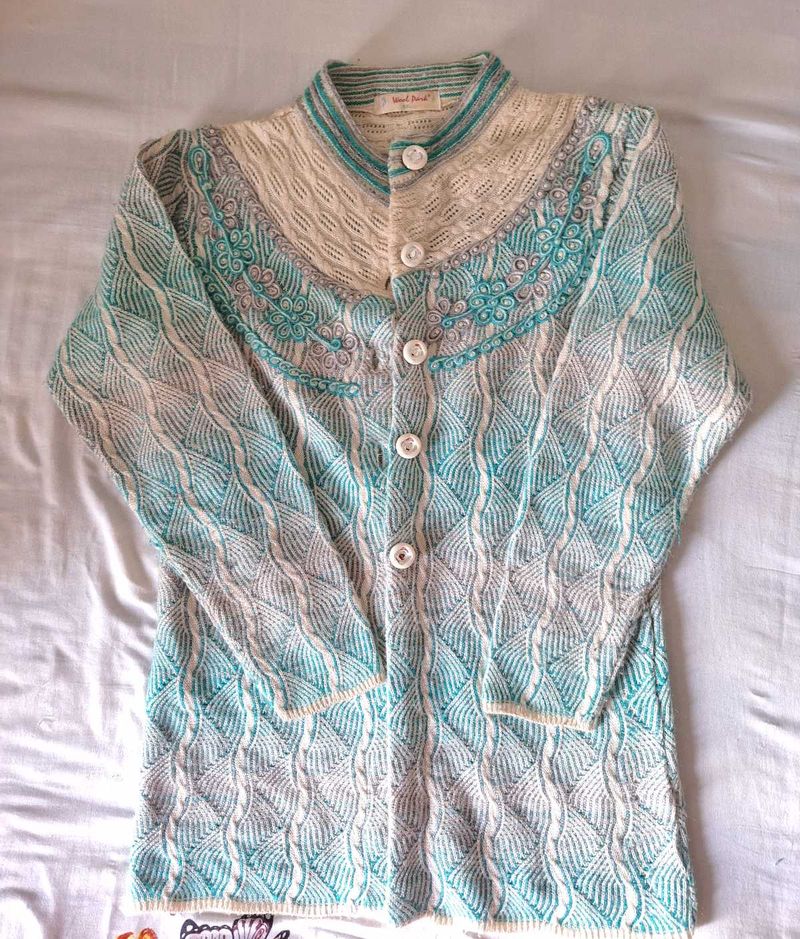 Classy women&#39;s Blue white cardigan sweater