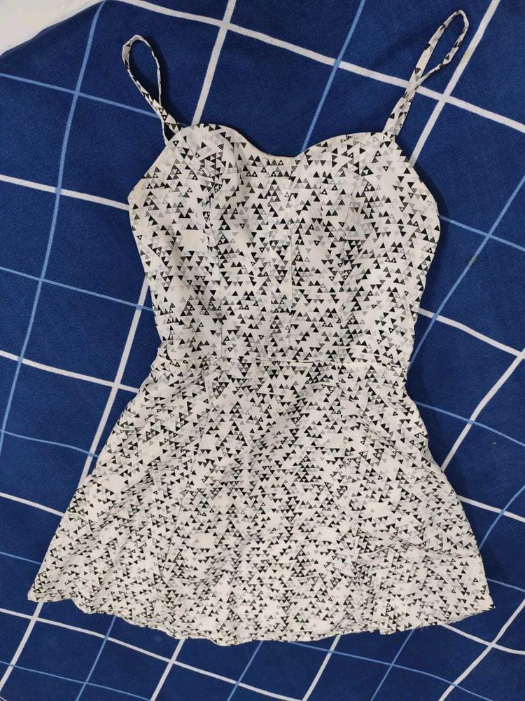 🤍🖤BLACK AND WHITE BEAUTIFUL DRESS🖤🤍
