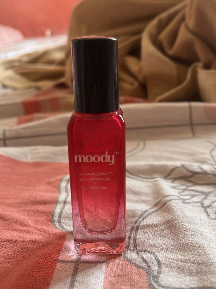 Moody Strawberries &amp; Champagne