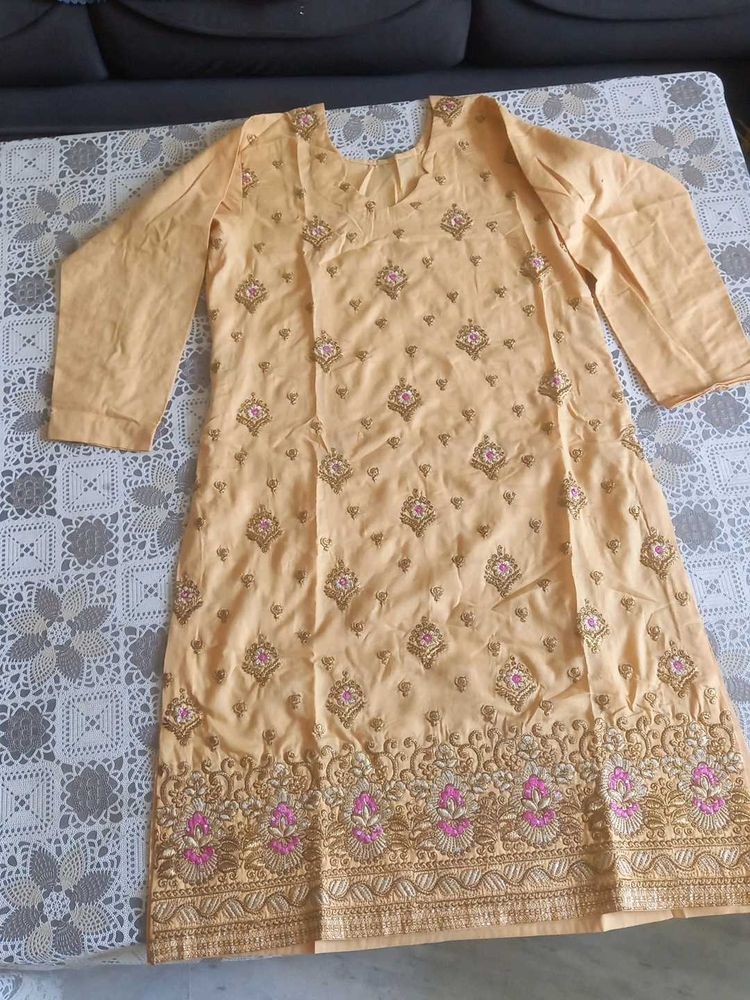 Embroidered Kurti Set