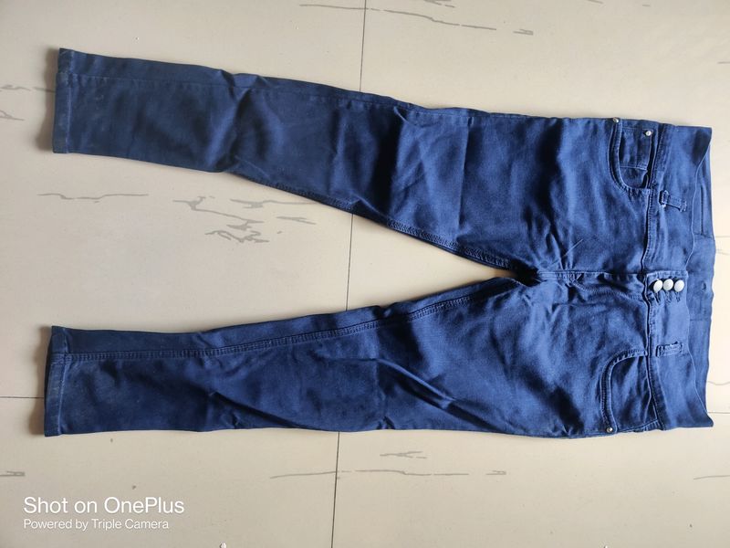 Jeans ..Size 28-32.. Stretchable