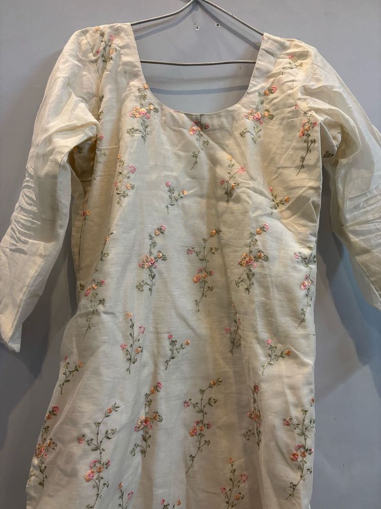 Kurta With Embroidery And Lining