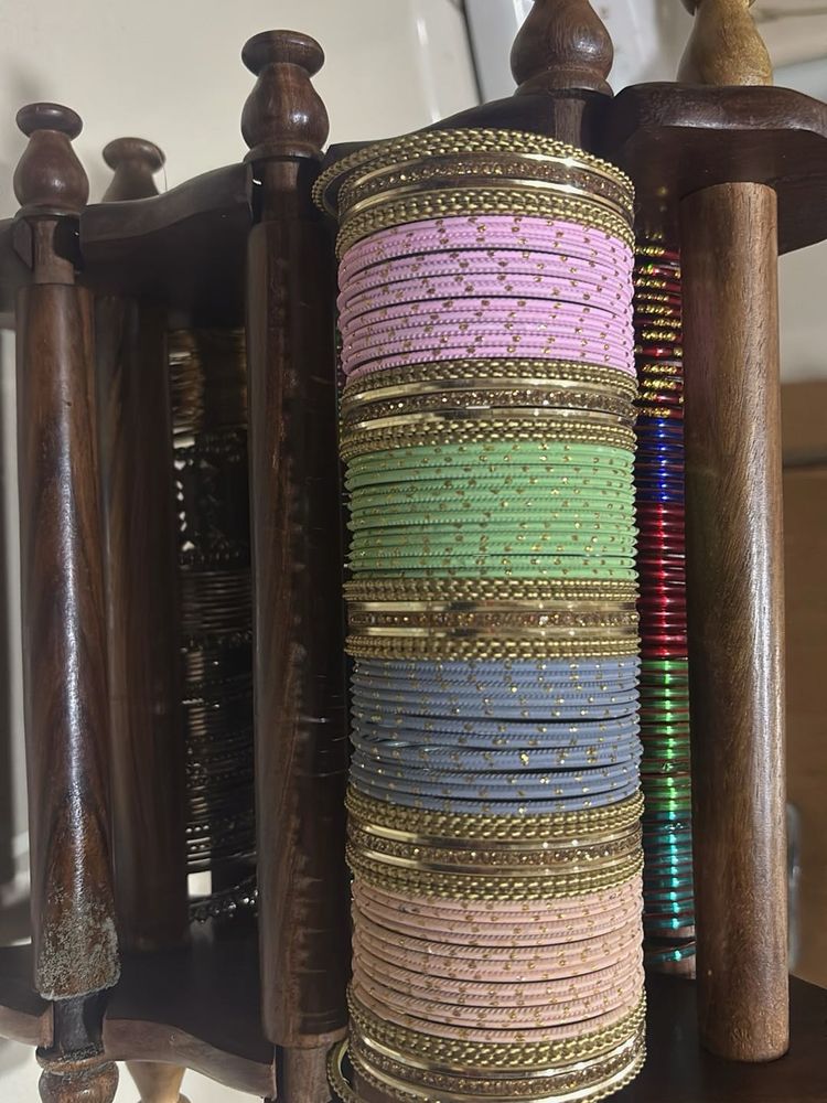 Pretty Bangles for all Traditional Functions